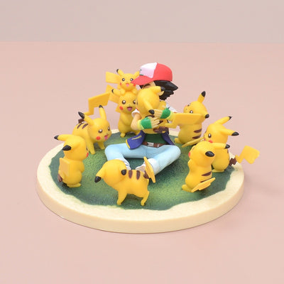 Figurine Pikachu et Sacha