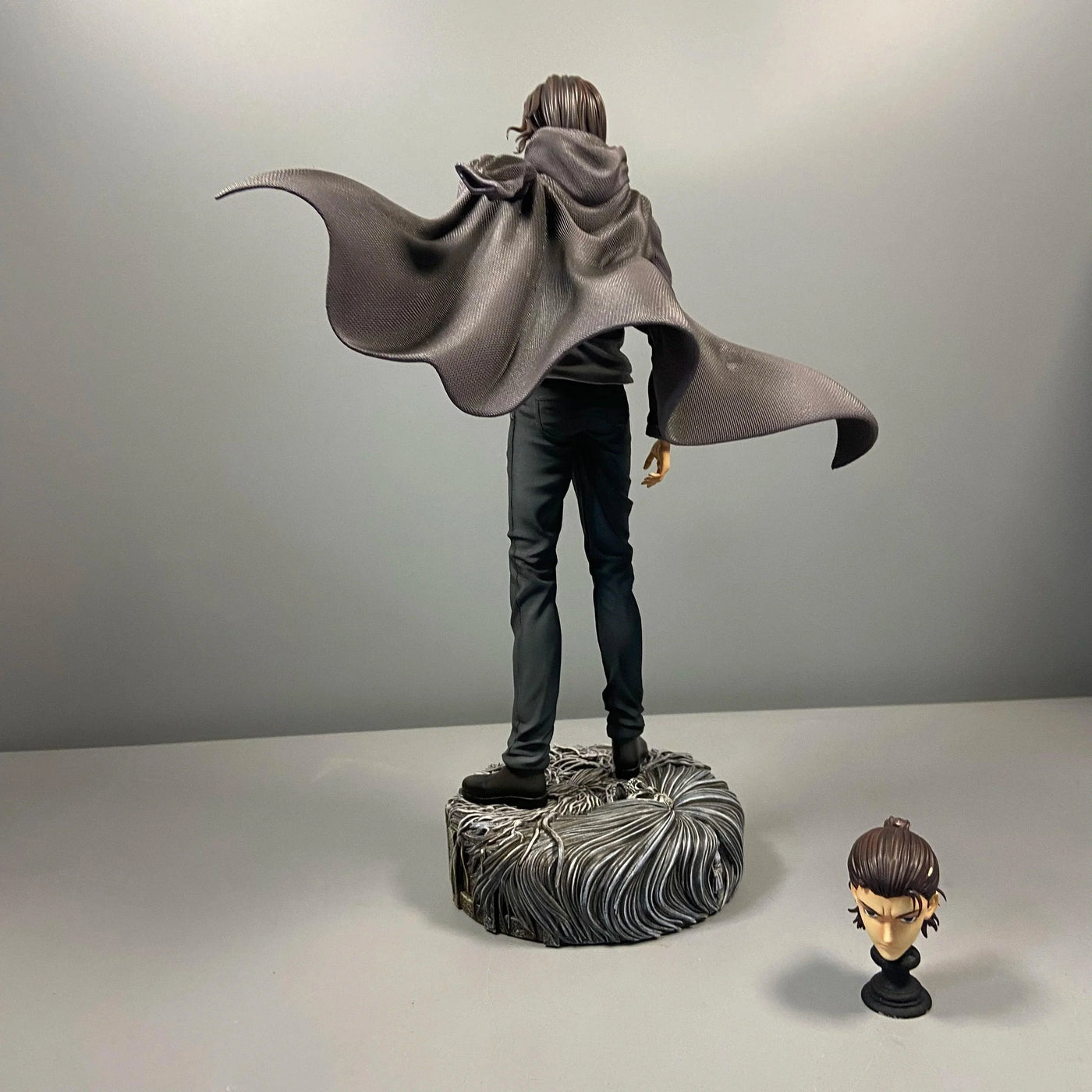 Figurine Attaque des titans - Eren Jäger Adulte