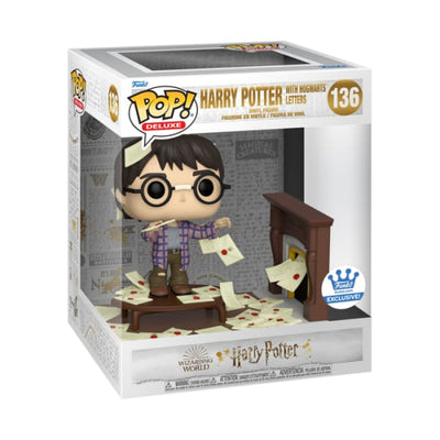 Figura POP de Harry Potter con letra de Hogwarts