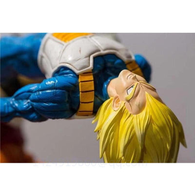 Figura de coleccionista Vegeta vs C-19