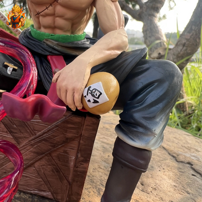 Figurine assise de Zoro de One Piece