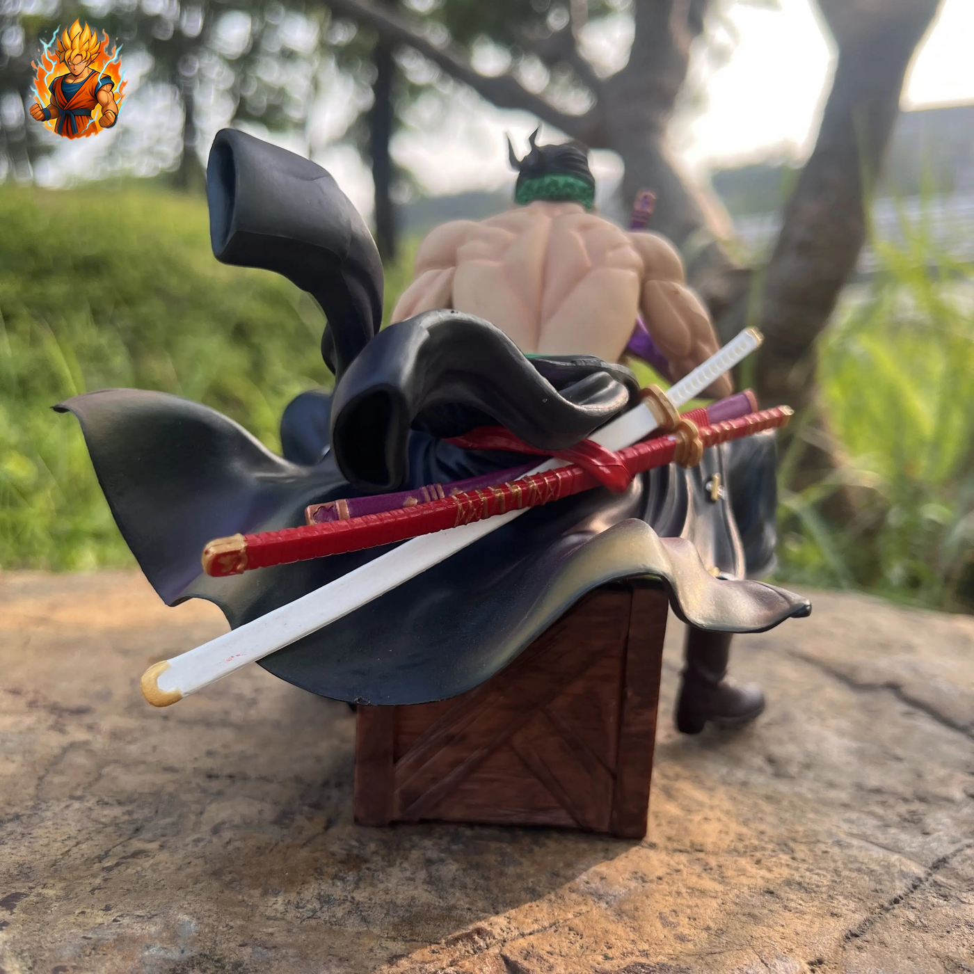 Figurine assise de Zoro de One Piece