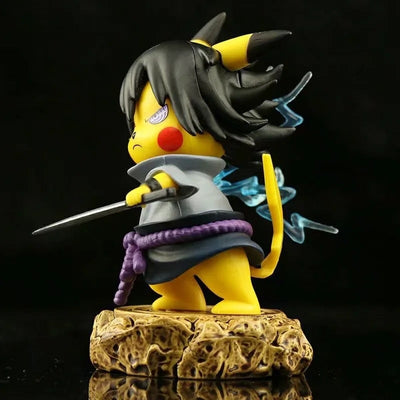 Figura Pokémon Pikachu Sasuke Uchiha